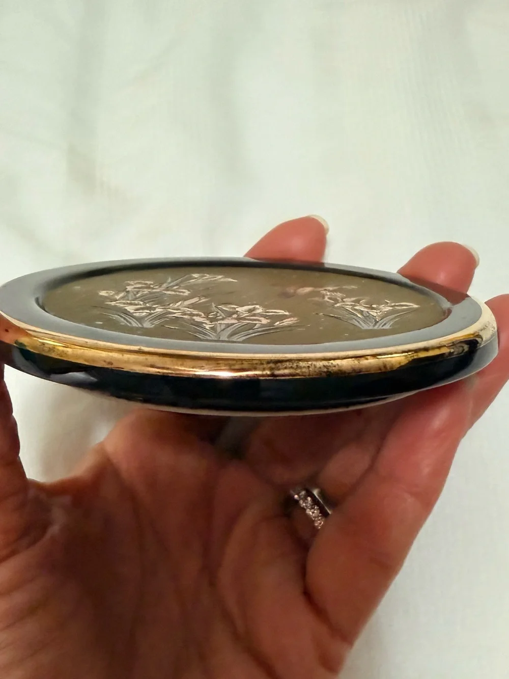 VTG ART OF CHOKIN w/24-K Gold trim hummingbird/ floral trinket box